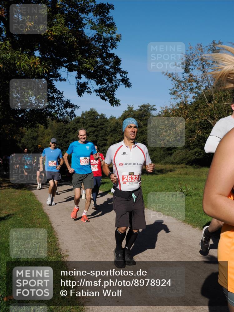 28.09.2025 - 33. Volkslauf durch das schöne Alstertal Fabian Wolf http://msf.ph/oto/8978924 28.09.2025 10:25:13 Laufen 2207, 2999, 2522, 2632 meine-sportfotos.de