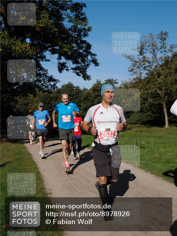 28.09.2025 - 33. Volkslauf durch das schöne Alstertal Fabian Wolf http://msf.ph/oto/8978926 28.09.2025 10:25:13 Laufen 2999, 2207, 22, 2632 meine-sportfotos.de