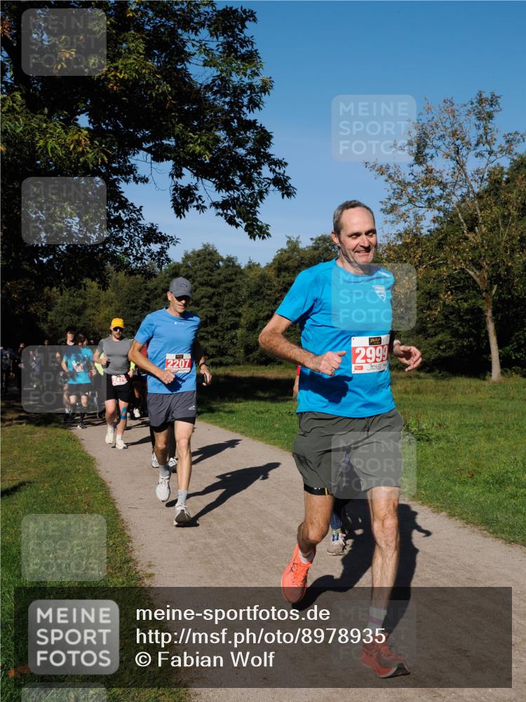 28.09.2025 - 33. Volkslauf durch das schöne Alstertal Fabian Wolf http://msf.ph/oto/8978935 28.09.2025 10:25:14 Laufen 2476, 2207, 2999 meine-sportfotos.de