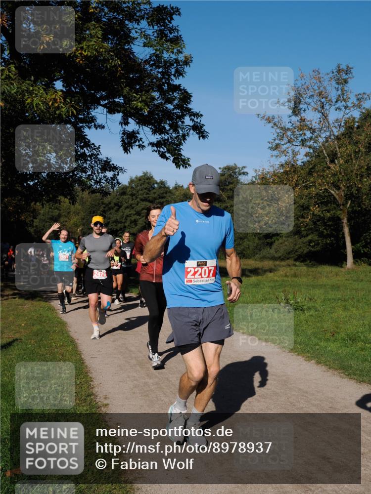 28.09.2025 - 33. Volkslauf durch das schöne Alstertal Fabian Wolf http://msf.ph/oto/8978937 28.09.2025 10:25:15 Laufen 2476, 2207, 2030 meine-sportfotos.de