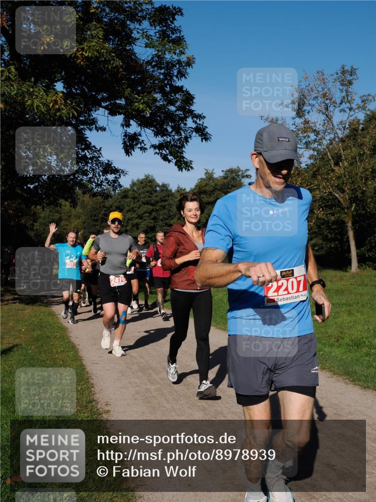 28.09.2025 - 33. Volkslauf durch das schöne Alstertal Fabian Wolf http://msf.ph/oto/8978939 28.09.2025 10:25:16 Laufen 2476, 2207, 2030 meine-sportfotos.de