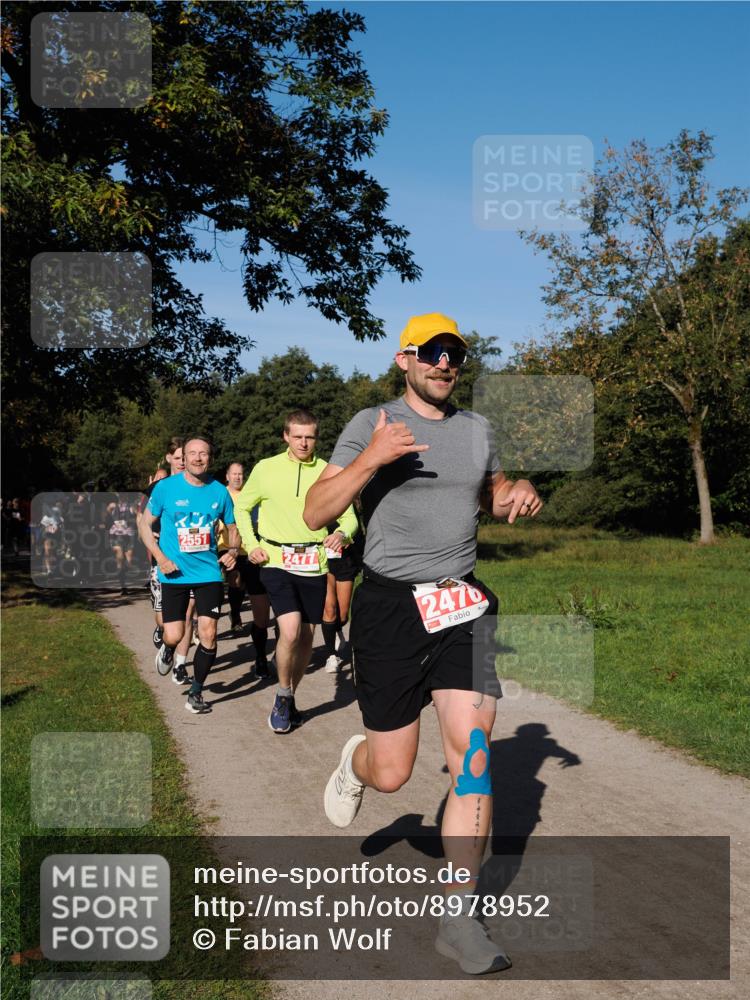 28.09.2025 - 33. Volkslauf durch das schöne Alstertal Fabian Wolf http://msf.ph/oto/8978952 28.09.2025 10:25:17 Laufen 2551, 2477, 2476 meine-sportfotos.de