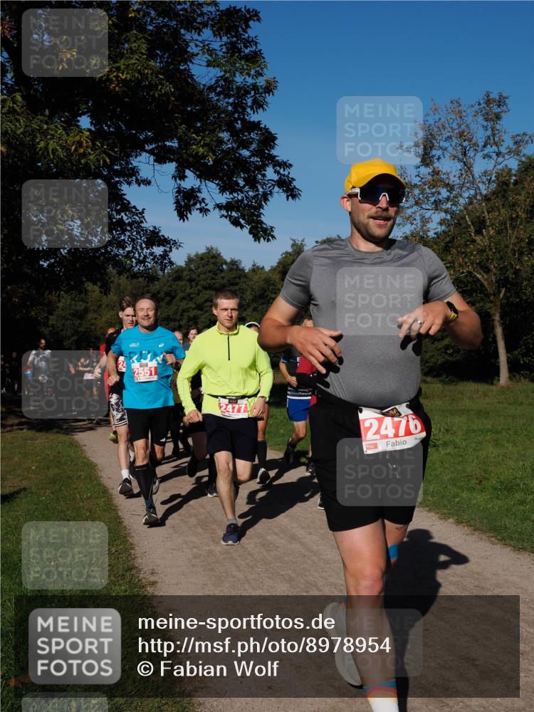28.09.2025 - 33. Volkslauf durch das schöne Alstertal Fabian Wolf http://msf.ph/oto/8978954 28.09.2025 10:25:17 Laufen 2551, 2477, 2476 meine-sportfotos.de