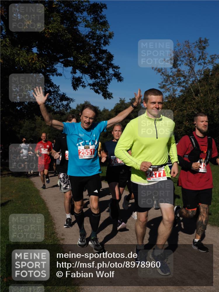 28.09.2025 - 33. Volkslauf durch das schöne Alstertal Fabian Wolf http://msf.ph/oto/8978960 28.09.2025 10:25:18 Laufen 2204, 2, 2551, 2477 meine-sportfotos.de