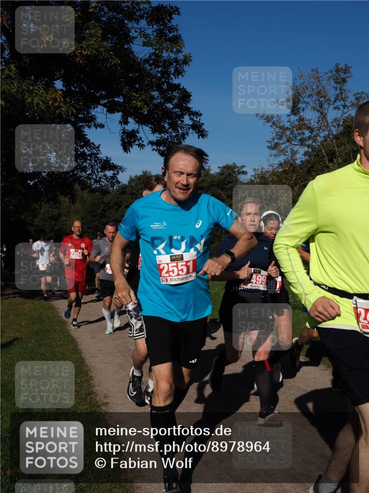 28.09.2025 - 33. Volkslauf durch das schöne Alstertal Fabian Wolf http://msf.ph/oto/8978964 28.09.2025 10:25:18 Laufen 2204, 2551, 499 meine-sportfotos.de