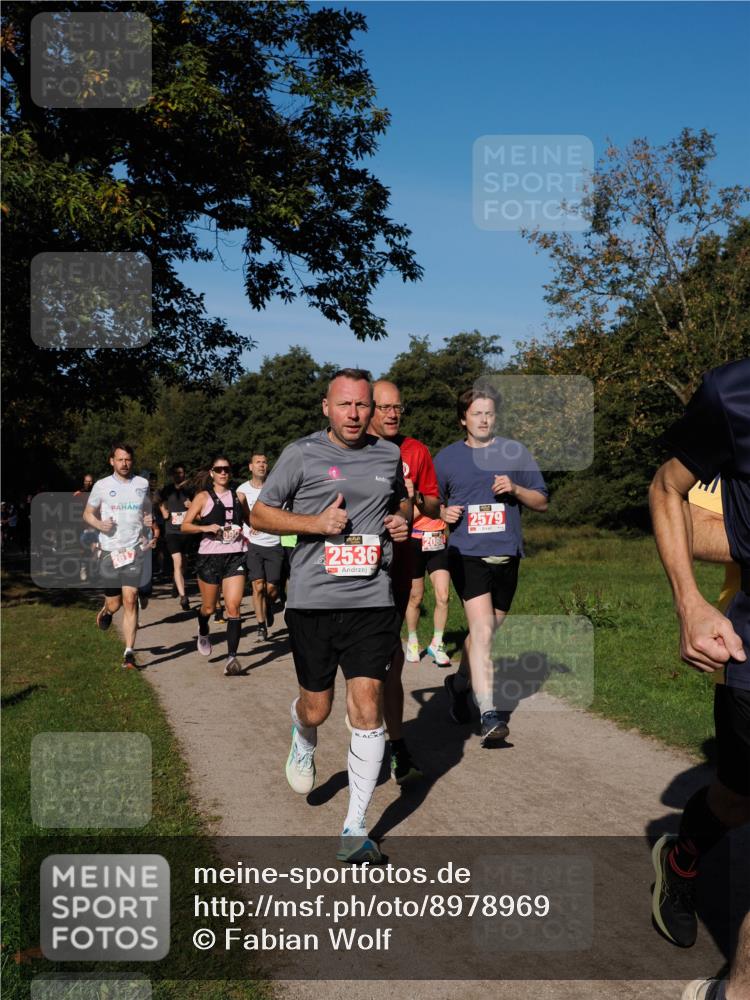 28.09.2025 - 33. Volkslauf durch das schöne Alstertal Fabian Wolf http://msf.ph/oto/8978969 28.09.2025 10:25:20 Laufen 261, 2536, 2086, 2579 meine-sportfotos.de