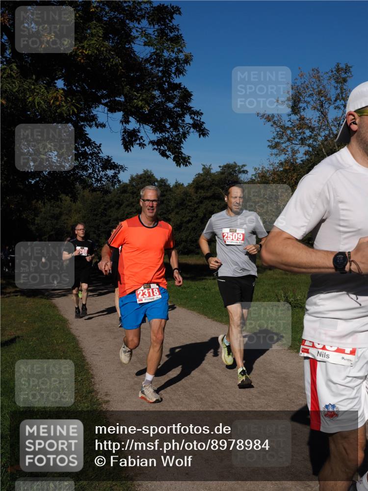28.09.2025 - 33. Volkslauf durch das schöne Alstertal Fabian Wolf http://msf.ph/oto/8978984 28.09.2025 10:25:25 Laufen 2318, 3, 2509 meine-sportfotos.de