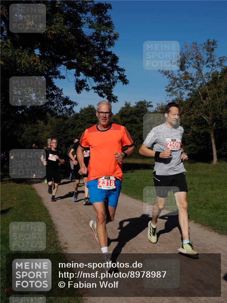28.09.2025 - 33. Volkslauf durch das schöne Alstertal Fabian Wolf http://msf.ph/oto/8978987 28.09.2025 10:25:25 Laufen 228, 162, 2318, 2509 meine-sportfotos.de