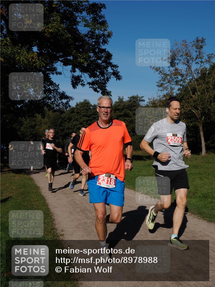 28.09.2025 - 33. Volkslauf durch das schöne Alstertal Fabian Wolf http://msf.ph/oto/8978988 28.09.2025 10:25:26 Laufen 226, 2318, 2509 meine-sportfotos.de