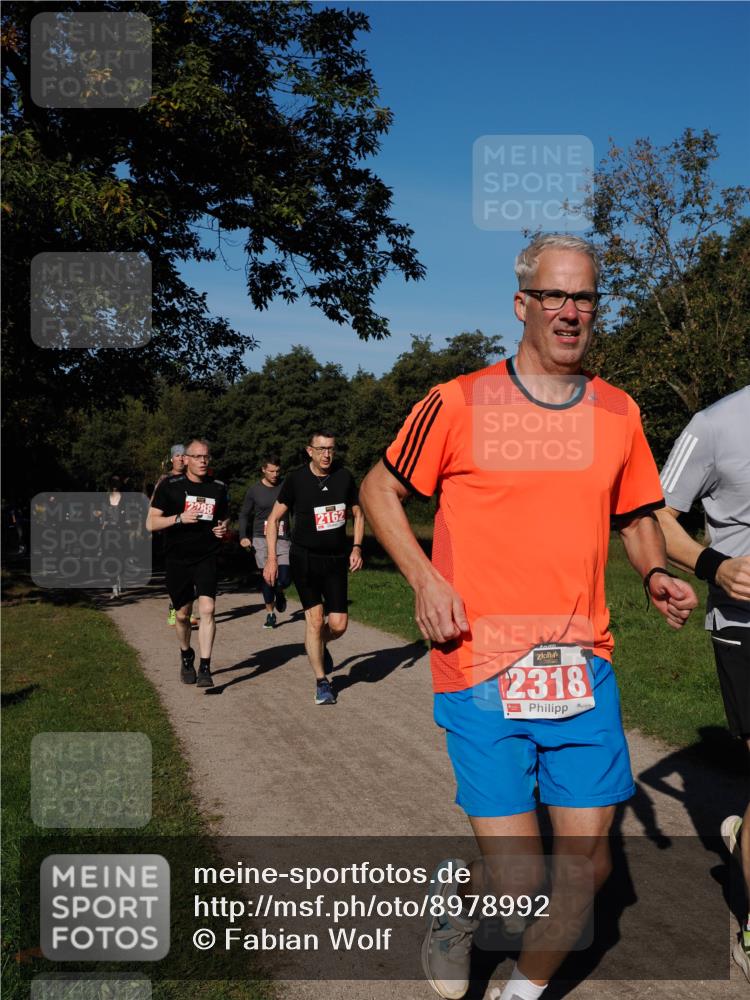 28.09.2025 - 33. Volkslauf durch das schöne Alstertal Fabian Wolf http://msf.ph/oto/8978992 28.09.2025 10:25:26 Laufen 2288, 2162, 2318 meine-sportfotos.de