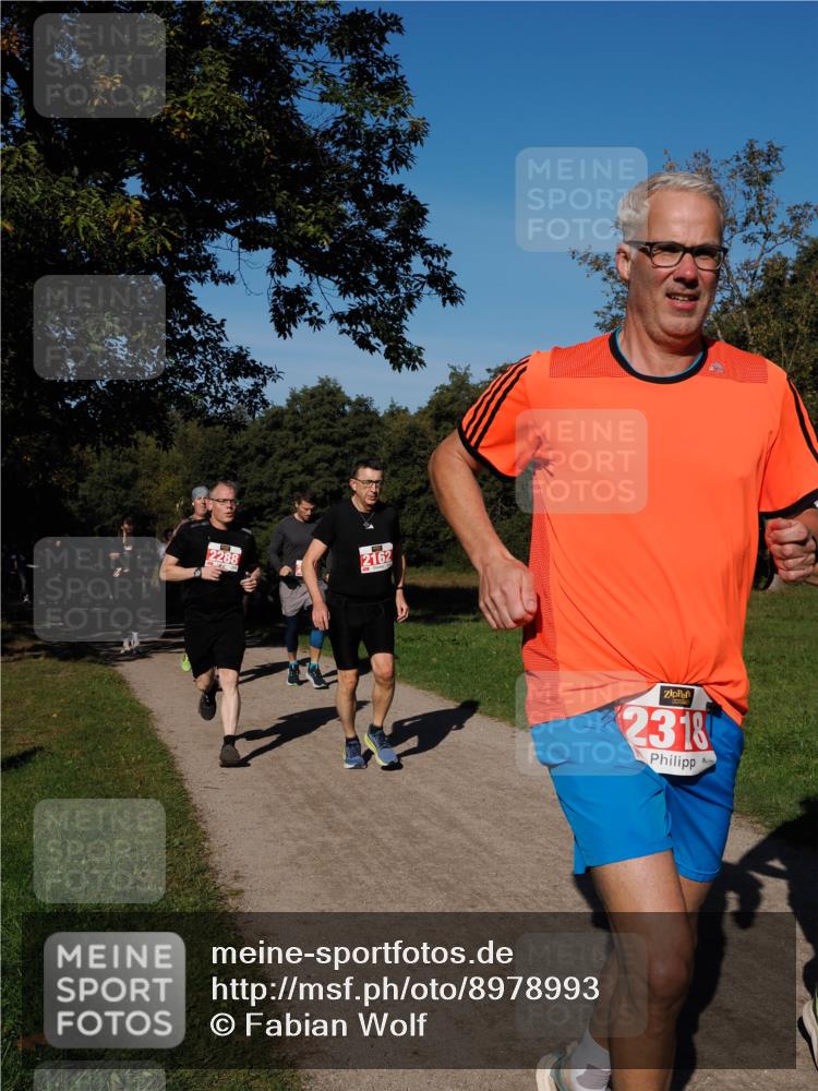 28.09.2025 - 33. Volkslauf durch das schöne Alstertal Fabian Wolf http://msf.ph/oto/8978993 28.09.2025 10:25:26 Laufen 2288, 2162, 2318 meine-sportfotos.de