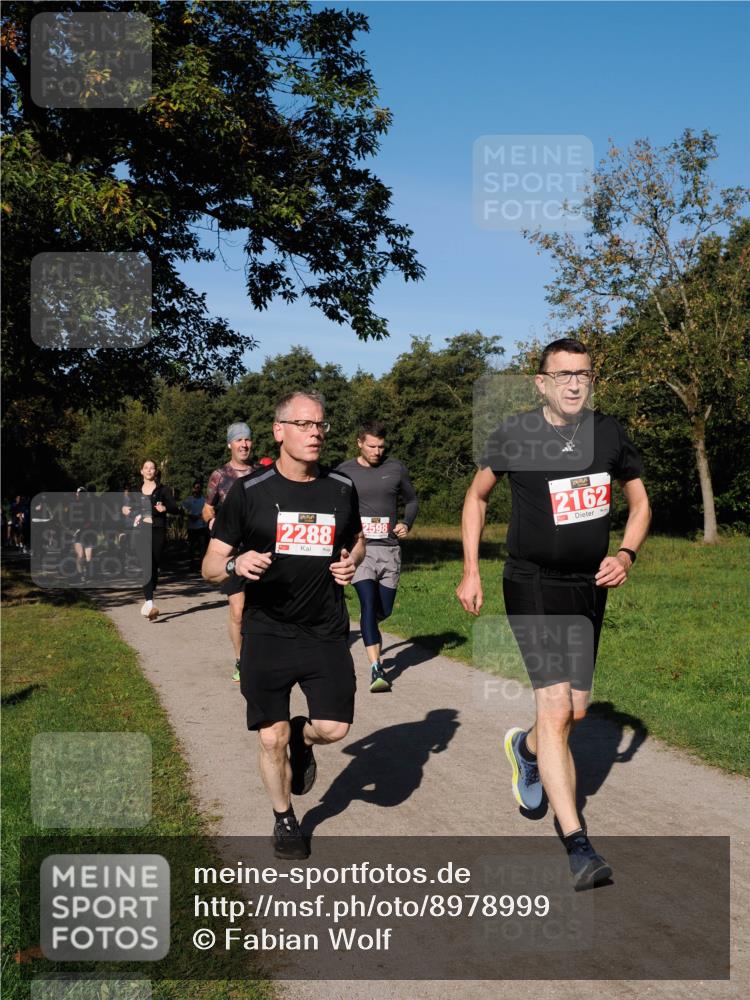 28.09.2025 - 33. Volkslauf durch das schöne Alstertal Fabian Wolf http://msf.ph/oto/8978999 28.09.2025 10:25:27 Laufen 2288, 2598, 2162 meine-sportfotos.de