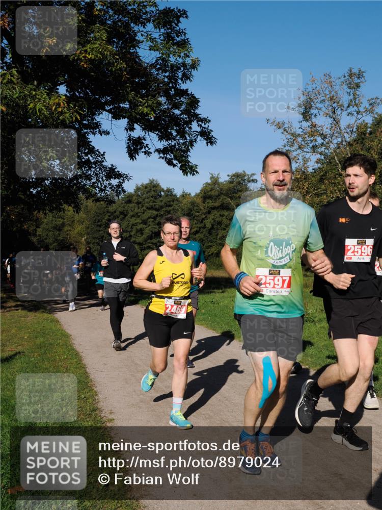 28.09.2025 - 33. Volkslauf durch das schöne Alstertal Fabian Wolf http://msf.ph/oto/8979024 28.09.2025 10:25:35 Laufen 2469, 2597, 2596 meine-sportfotos.de