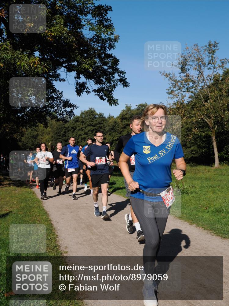 28.09.2025 - 33. Volkslauf durch das schöne Alstertal Fabian Wolf http://msf.ph/oto/8979059 28.09.2025 10:25:40 Laufen 2568, 2129, 260 meine-sportfotos.de