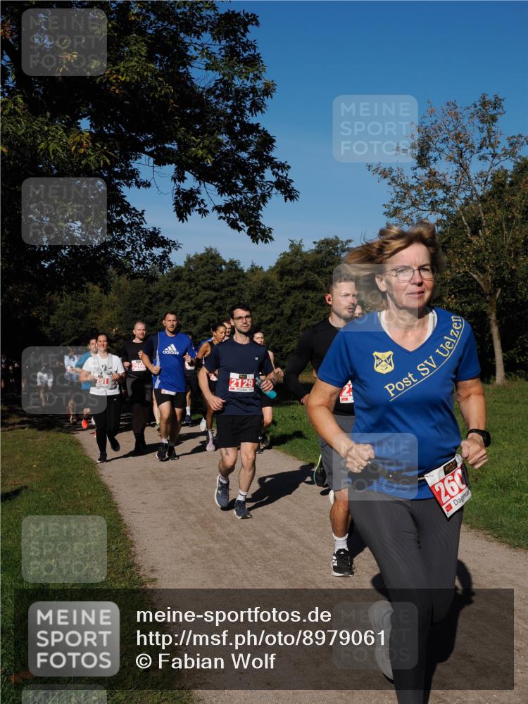 28.09.2025 - 33. Volkslauf durch das schöne Alstertal Fabian Wolf http://msf.ph/oto/8979061 28.09.2025 10:25:40 Laufen 2562, 2129, 260 meine-sportfotos.de