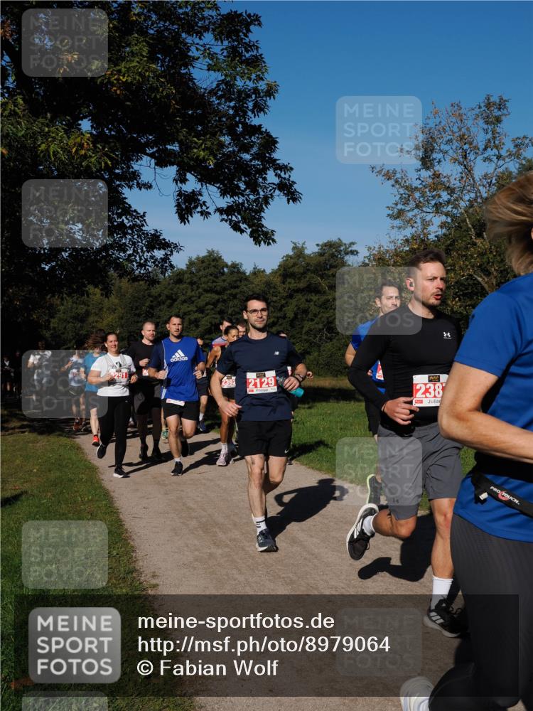 28.09.2025 - 33. Volkslauf durch das schöne Alstertal Fabian Wolf http://msf.ph/oto/8979064 28.09.2025 10:25:40 Laufen 2392, 2129, 238 meine-sportfotos.de