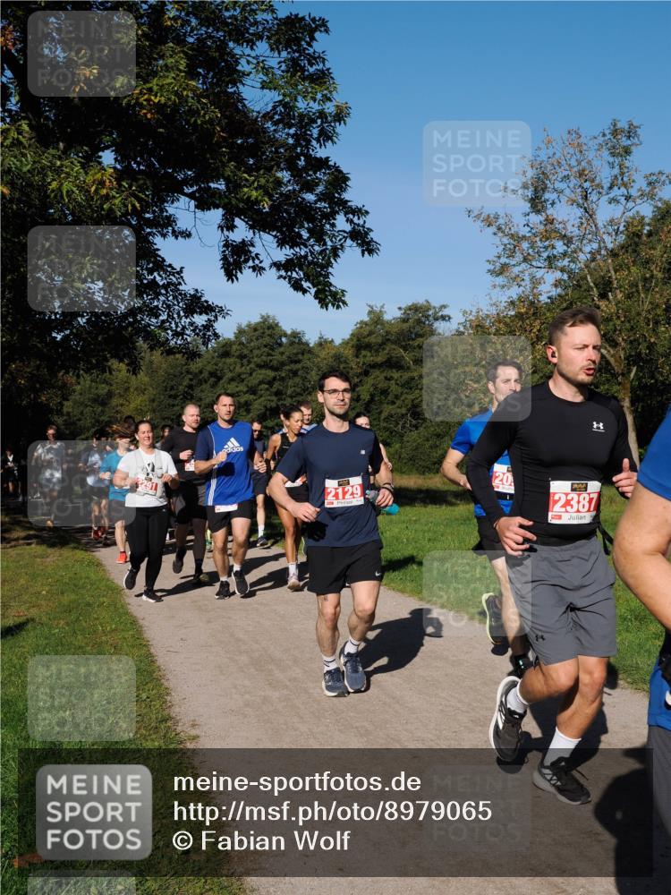 28.09.2025 - 33. Volkslauf durch das schöne Alstertal Fabian Wolf http://msf.ph/oto/8979065 28.09.2025 10:25:40 Laufen 2129, 20, 2387 meine-sportfotos.de