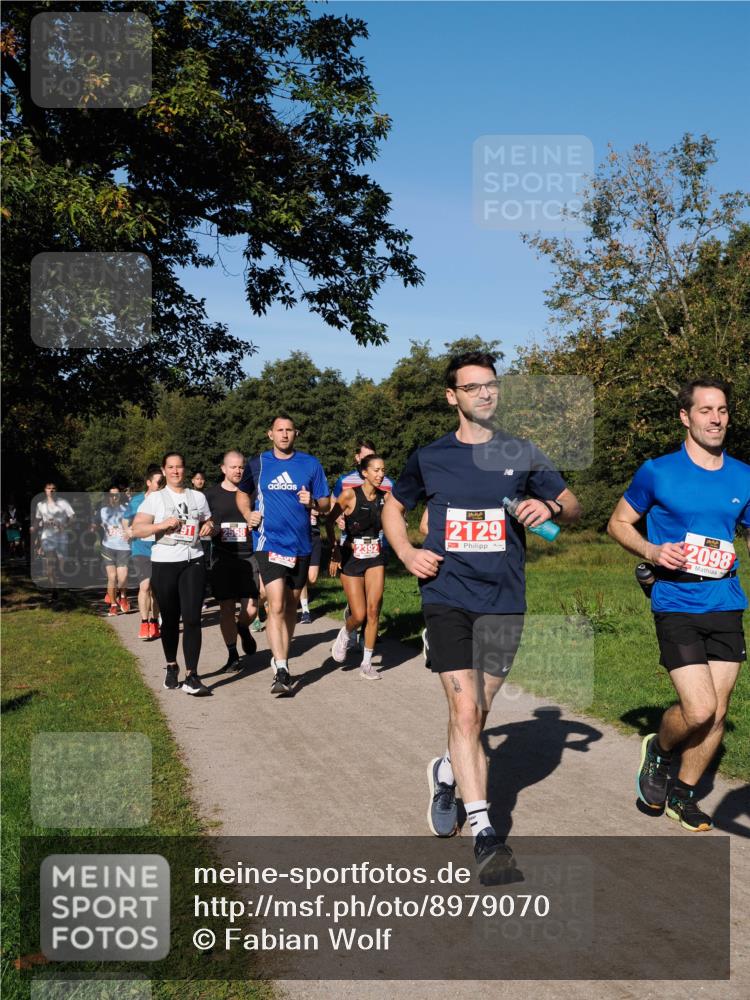 28.09.2025 - 33. Volkslauf durch das schöne Alstertal Fabian Wolf http://msf.ph/oto/8979070 28.09.2025 10:25:41 Laufen 256, 2392, 2129, 2098 meine-sportfotos.de