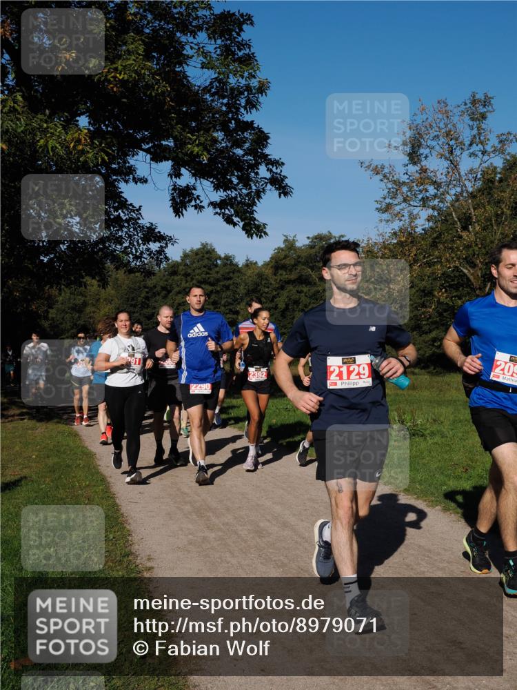 28.09.2025 - 33. Volkslauf durch das schöne Alstertal Fabian Wolf http://msf.ph/oto/8979071 28.09.2025 10:25:41 Laufen 2290, 2392, 2129, 209 meine-sportfotos.de