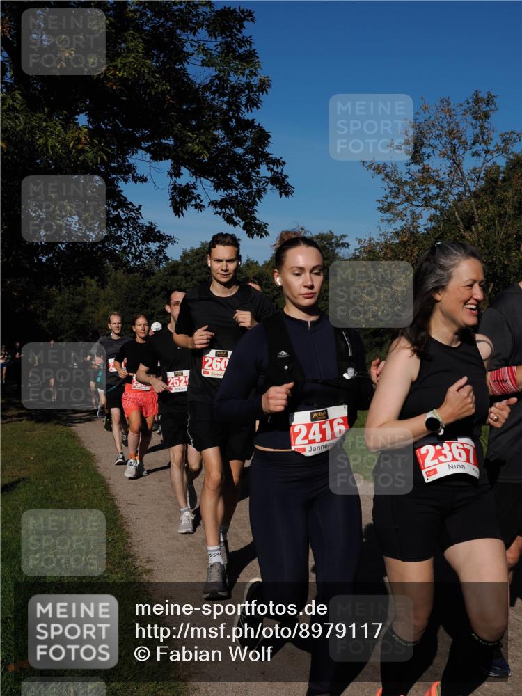 28.09.2025 - 33. Volkslauf durch das schöne Alstertal Fabian Wolf http://msf.ph/oto/8979117 28.09.2025 10:25:51 Laufen 2529, 260, 2416, 2367 meine-sportfotos.de