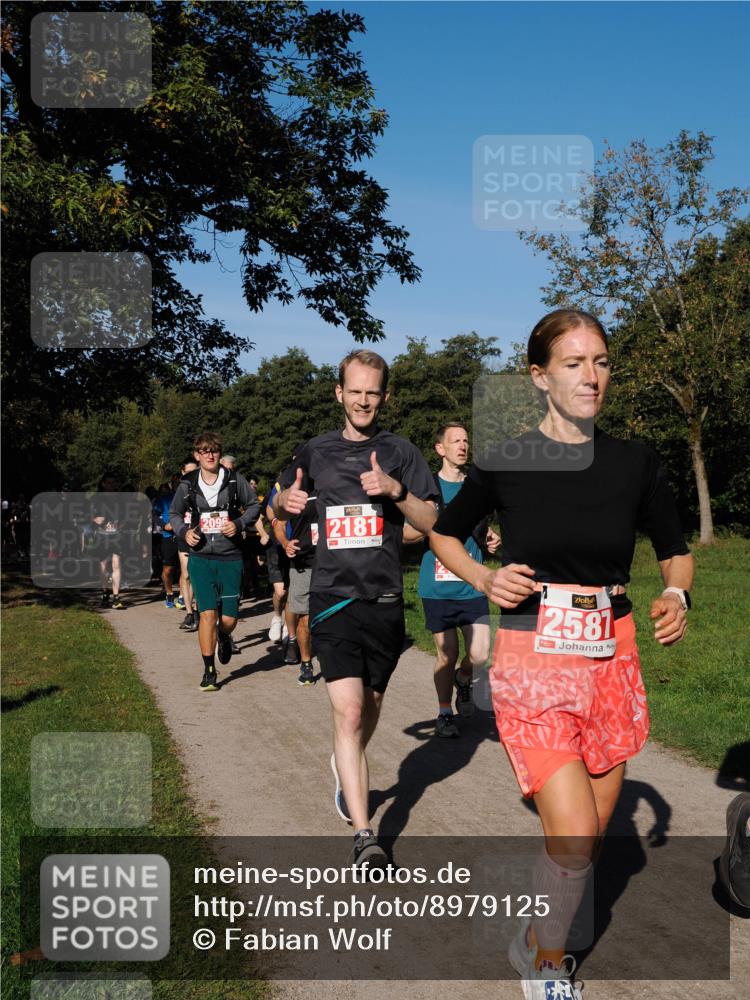 28.09.2025 - 33. Volkslauf durch das schöne Alstertal Fabian Wolf http://msf.ph/oto/8979125 28.09.2025 10:25:53 Laufen 2096, 2181, 2581 meine-sportfotos.de