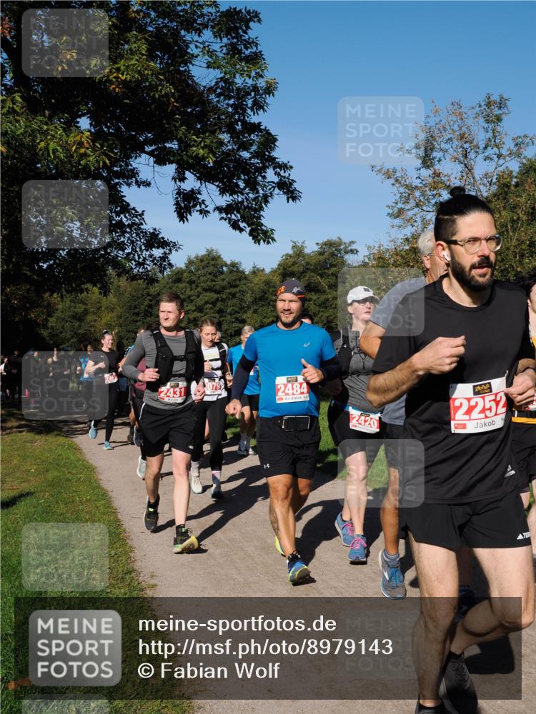 28.09.2025 - 33. Volkslauf durch das schöne Alstertal Fabian Wolf http://msf.ph/oto/8979143 28.09.2025 10:25:57 Laufen 2431, 2484, 2420, 2252 meine-sportfotos.de