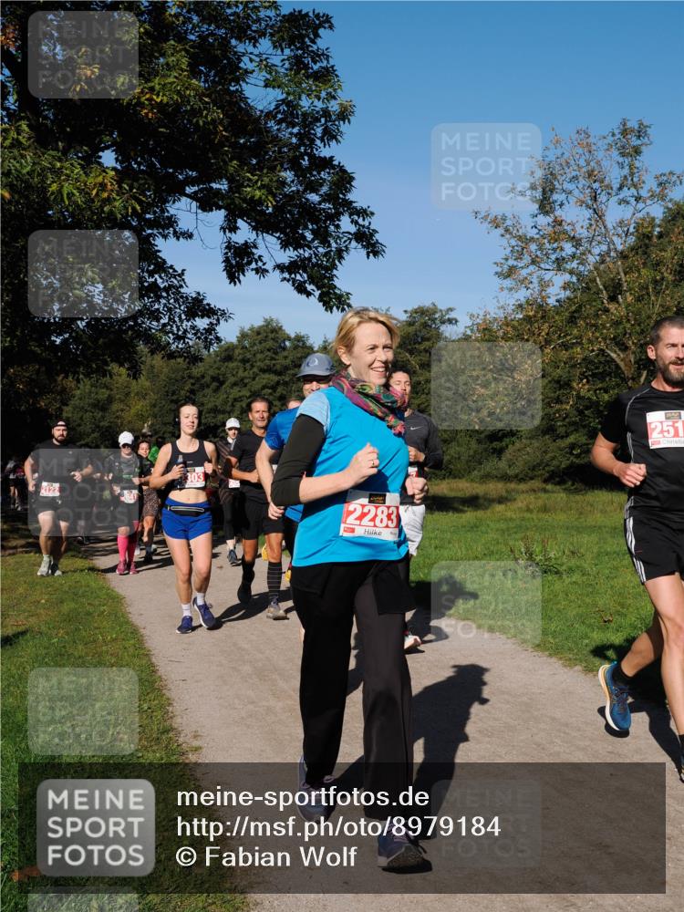 28.09.2025 - 33. Volkslauf durch das schöne Alstertal Fabian Wolf http://msf.ph/oto/8979184 28.09.2025 10:26:02 Laufen 2122, 303, 2283, 251 meine-sportfotos.de