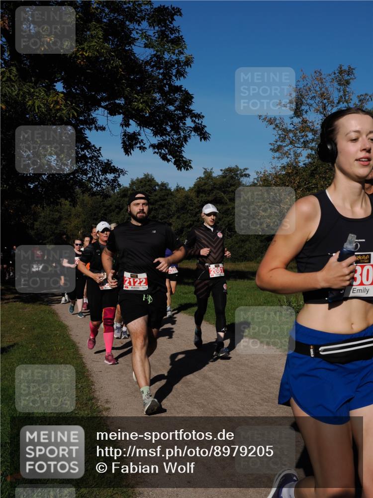28.09.2025 - 33. Volkslauf durch das schöne Alstertal Fabian Wolf http://msf.ph/oto/8979205 28.09.2025 10:26:05 Laufen 2122, 2081, 30 meine-sportfotos.de