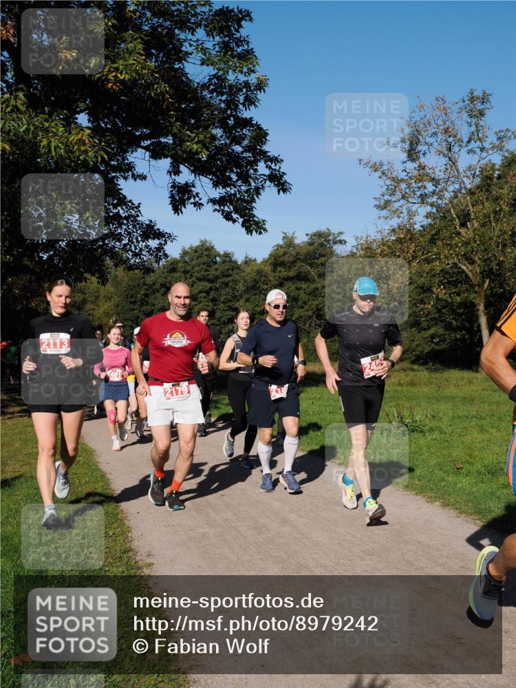 28.09.2025 - 33. Volkslauf durch das schöne Alstertal Fabian Wolf http://msf.ph/oto/8979242 28.09.2025 10:26:11 Laufen 200, 2113, 2401, 2179, 24 meine-sportfotos.de