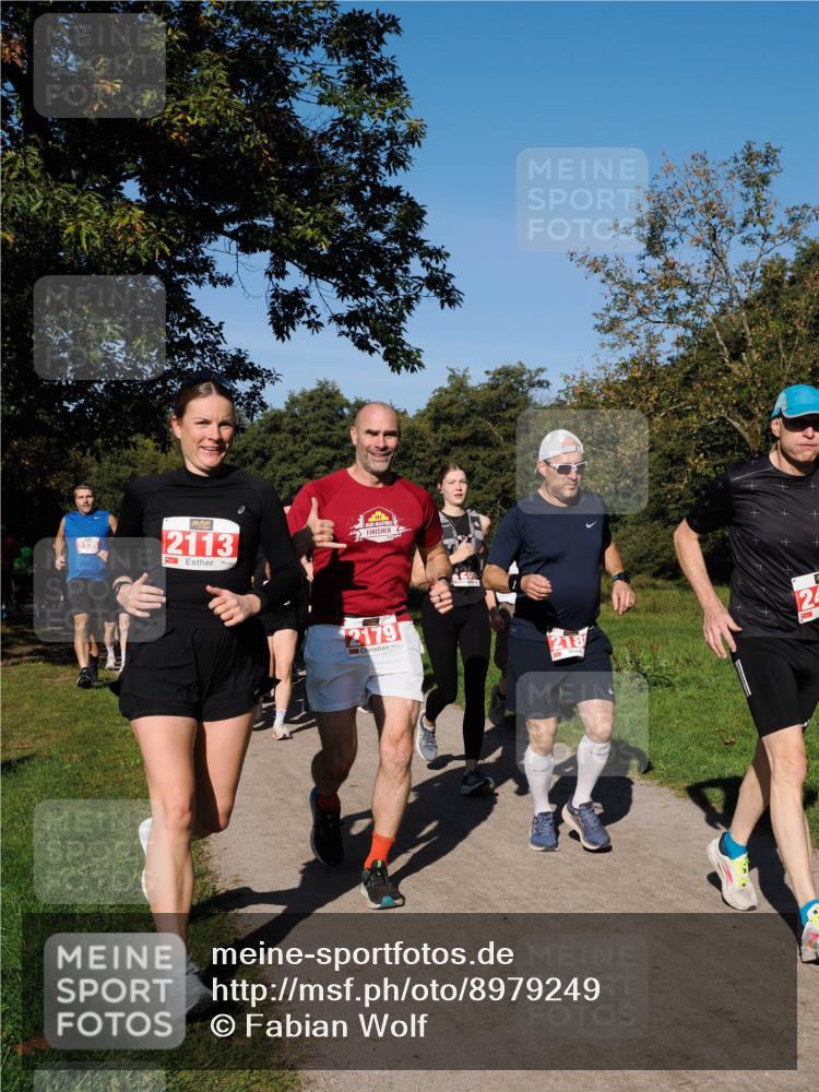 28.09.2025 - 33. Volkslauf durch das schöne Alstertal Fabian Wolf http://msf.ph/oto/8979249 28.09.2025 10:26:12 Laufen 2335, 2113, 2179, 218 meine-sportfotos.de