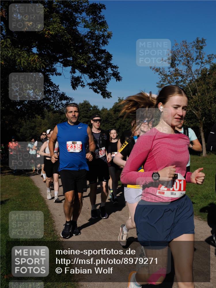 28.09.2025 - 33. Volkslauf durch das schöne Alstertal Fabian Wolf http://msf.ph/oto/8979271 28.09.2025 10:26:14 Laufen 2335, 245, 401 meine-sportfotos.de