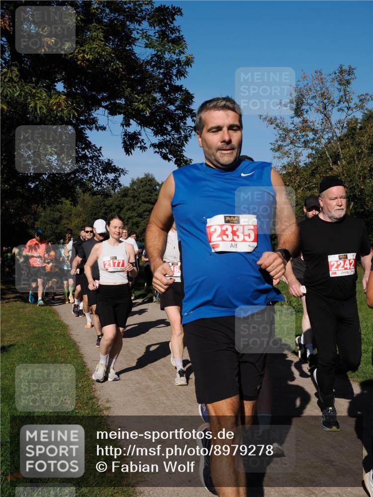 28.09.2025 - 33. Volkslauf durch das schöne Alstertal Fabian Wolf http://msf.ph/oto/8979278 28.09.2025 10:26:15 Laufen 2177, 2335, 2242 meine-sportfotos.de