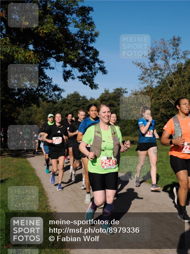 28.09.2025 - 33. Volkslauf durch das schöne Alstertal Fabian Wolf http://msf.ph/oto/8979336 28.09.2025 10:26:27 Laufen 2482, 2545, 22 meine-sportfotos.de