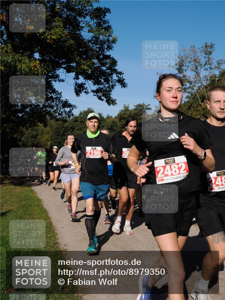 28.09.2025 - 33. Volkslauf durch das schöne Alstertal Fabian Wolf http://msf.ph/oto/8979350 28.09.2025 10:26:28 Laufen 2166, 26, 2482, 248 meine-sportfotos.de