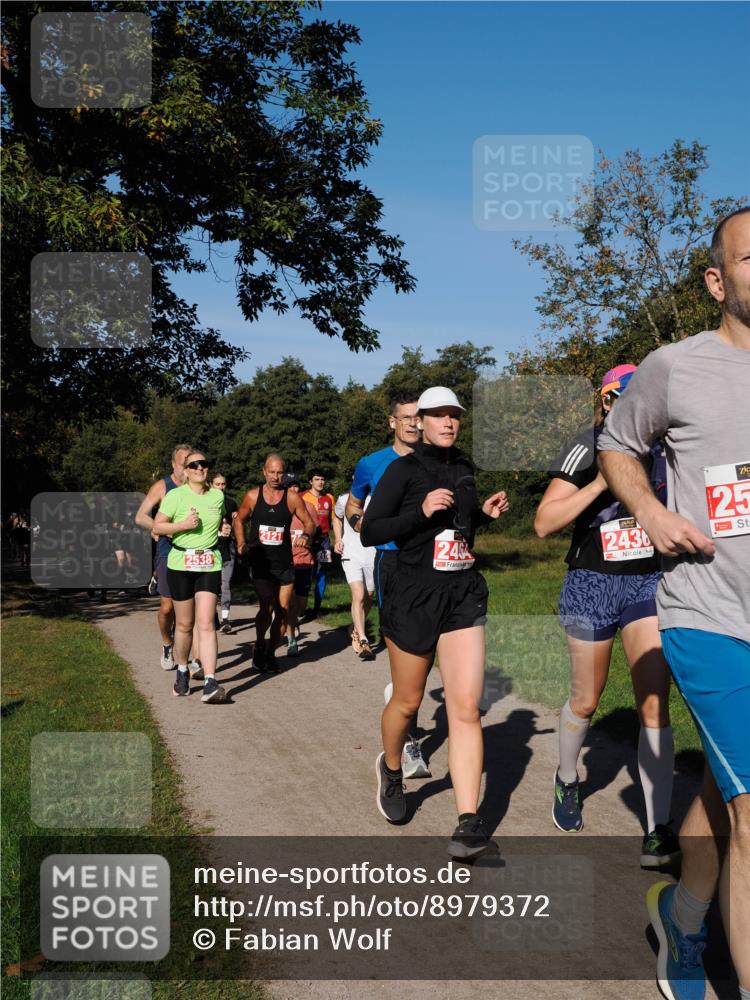 28.09.2025 - 33. Volkslauf durch das schöne Alstertal Fabian Wolf http://msf.ph/oto/8979372 28.09.2025 10:26:32 Laufen 2121, 2538, 2464, 2436, 25 meine-sportfotos.de