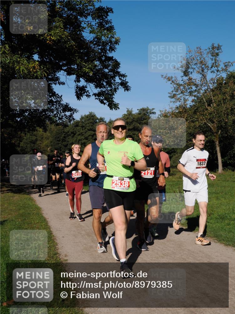 28.09.2025 - 33. Volkslauf durch das schöne Alstertal Fabian Wolf http://msf.ph/oto/8979385 28.09.2025 10:26:34 Laufen 2410, 2538, 2121, 1837 meine-sportfotos.de