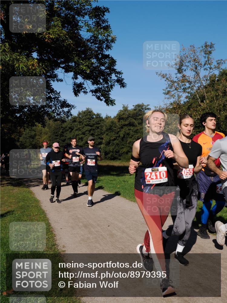 28.09.2025 - 33. Volkslauf durch das schöne Alstertal Fabian Wolf http://msf.ph/oto/8979395 28.09.2025 10:26:36 Laufen 231, 2123, 2317, 2410, 2055, 21 meine-sportfotos.de
