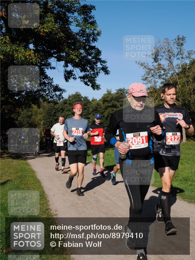 28.09.2025 - 33. Volkslauf durch das schöne Alstertal Fabian Wolf http://msf.ph/oto/8979410 28.09.2025 10:26:39 Laufen 2316, 2585, 2091, 2123 meine-sportfotos.de