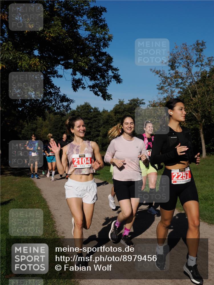 28.09.2025 - 33. Volkslauf durch das schöne Alstertal Fabian Wolf http://msf.ph/oto/8979456 28.09.2025 10:26:57 Laufen 1068, 2104, 2257 meine-sportfotos.de