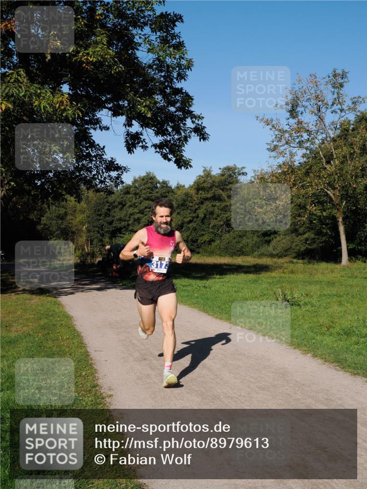 28.09.2025 - 33. Volkslauf durch das schöne Alstertal Fabian Wolf http://msf.ph/oto/8979613 28.09.2025 10:33:03 Laufen 3173 meine-sportfotos.de