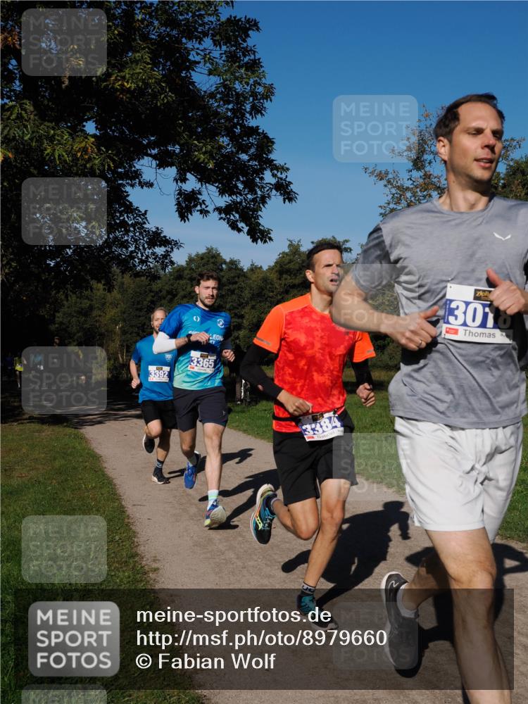 28.09.2025 - 33. Volkslauf durch das schöne Alstertal Fabian Wolf http://msf.ph/oto/8979660 28.09.2025 10:33:32 Laufen 3365, 3384, 43018 meine-sportfotos.de