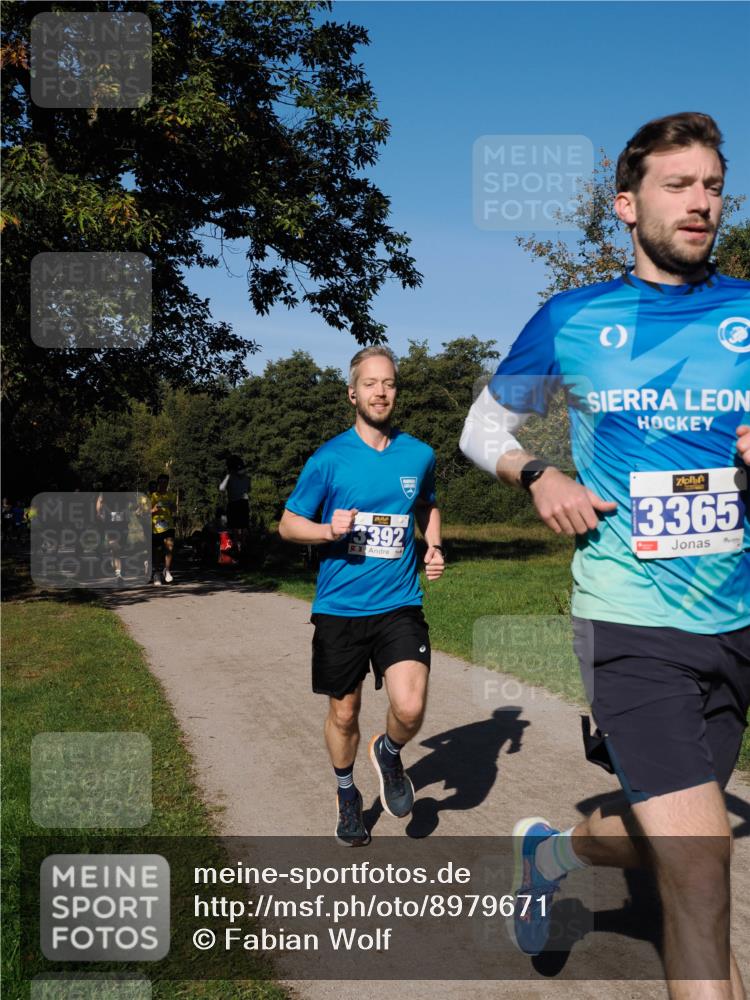 28.09.2025 - 33. Volkslauf durch das schöne Alstertal Fabian Wolf http://msf.ph/oto/8979671 28.09.2025 10:33:33 Laufen 3392, 3365 meine-sportfotos.de