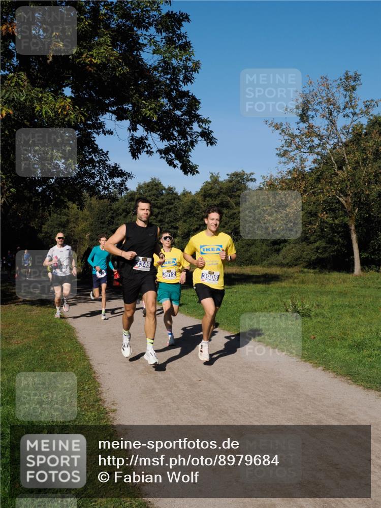 28.09.2025 - 33. Volkslauf durch das schöne Alstertal Fabian Wolf http://msf.ph/oto/8979684 28.09.2025 10:33:36 Laufen 3349, 3912, 3908 meine-sportfotos.de