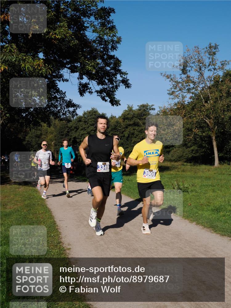28.09.2025 - 33. Volkslauf durch das schöne Alstertal Fabian Wolf http://msf.ph/oto/8979687 28.09.2025 10:33:36 Laufen 3910, 3349, 3908 meine-sportfotos.de