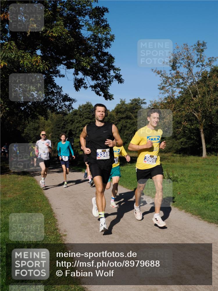 28.09.2025 - 33. Volkslauf durch das schöne Alstertal Fabian Wolf http://msf.ph/oto/8979688 28.09.2025 10:33:36 Laufen 3910, 416, 3349, 3908 meine-sportfotos.de