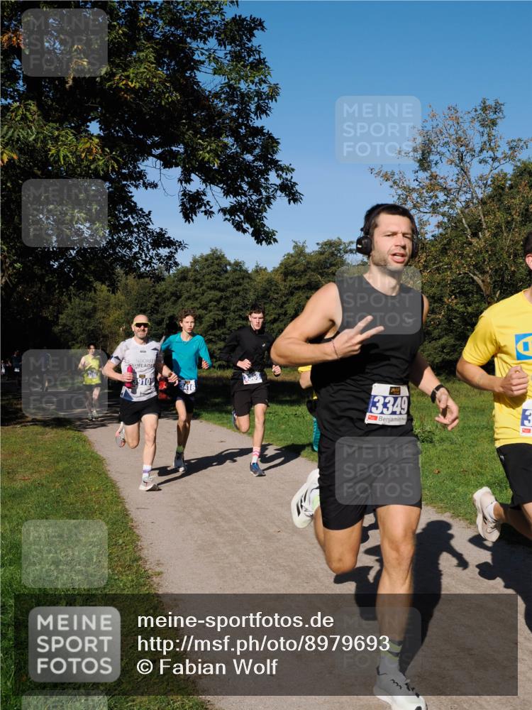 28.09.2025 - 33. Volkslauf durch das schöne Alstertal Fabian Wolf http://msf.ph/oto/8979693 28.09.2025 10:33:37 Laufen 910, 3349, 3 meine-sportfotos.de
