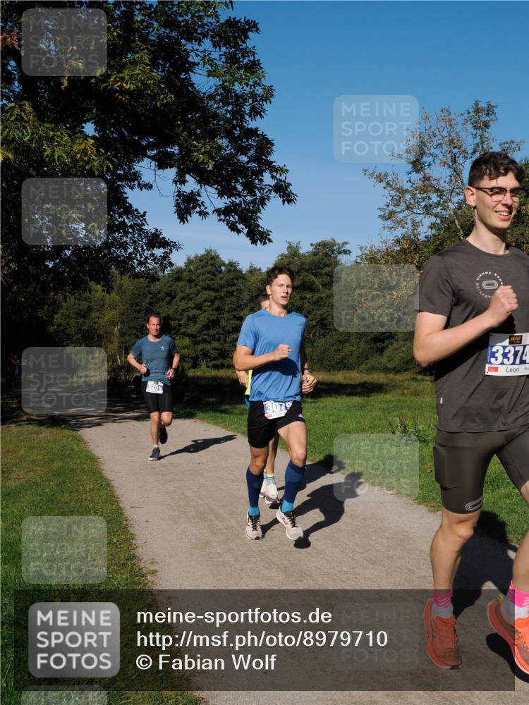 28.09.2025 - 33. Volkslauf durch das schöne Alstertal Fabian Wolf http://msf.ph/oto/8979710 28.09.2025 10:33:44 Laufen 3256, 3079, 13374 meine-sportfotos.de