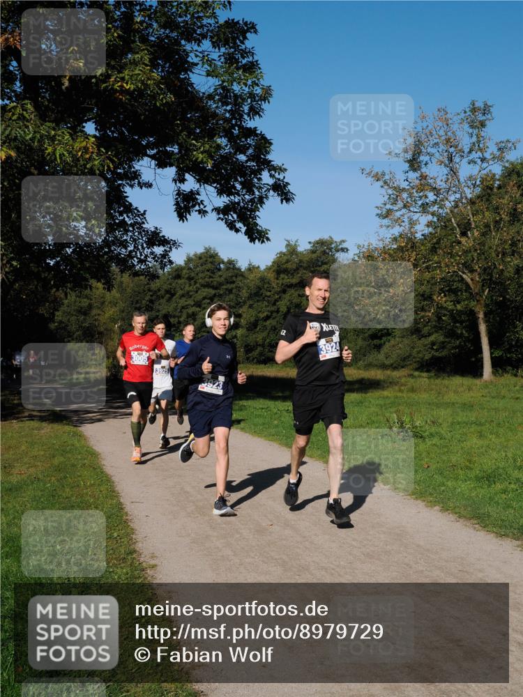 28.09.2025 - 33. Volkslauf durch das schöne Alstertal Fabian Wolf http://msf.ph/oto/8979729 28.09.2025 10:33:55 Laufen 3005, 13925, 3924 meine-sportfotos.de