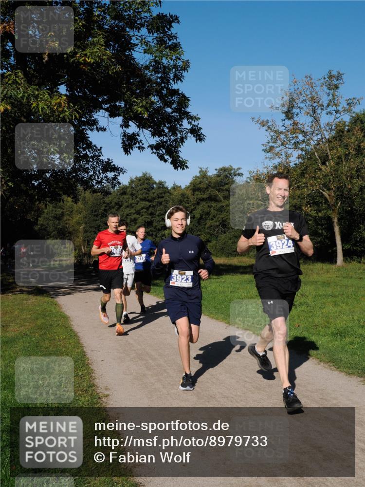 28.09.2025 - 33. Volkslauf durch das schöne Alstertal Fabian Wolf http://msf.ph/oto/8979733 28.09.2025 10:33:55 Laufen 3005, 3215, 3923, 3924 meine-sportfotos.de