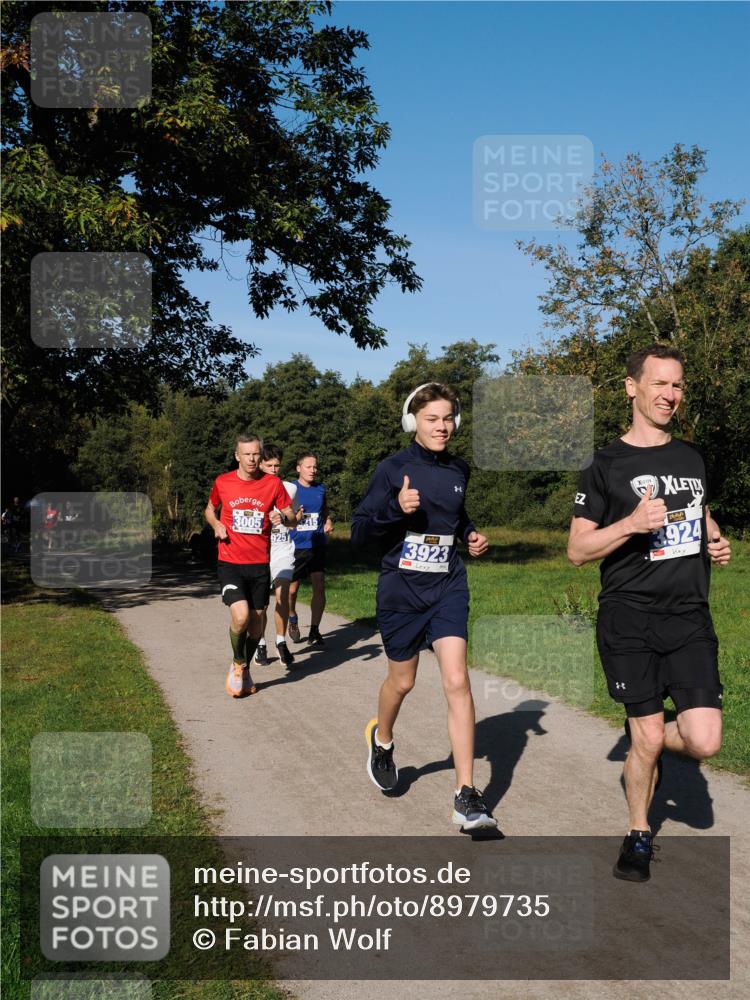 28.09.2025 - 33. Volkslauf durch das schöne Alstertal Fabian Wolf http://msf.ph/oto/8979735 28.09.2025 10:33:55 Laufen 3005, 925, 215, 3923, 3924 meine-sportfotos.de